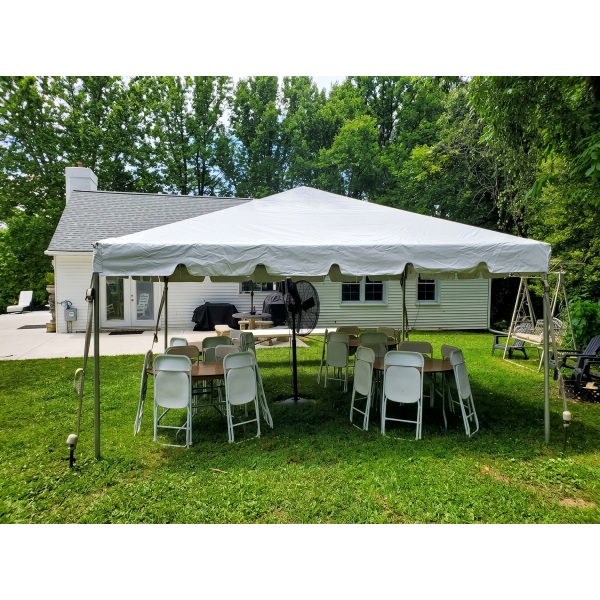 15x15 Tent (24–32 Guests)
